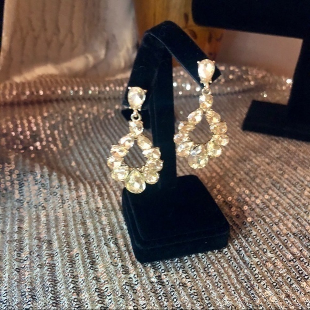 🌸Champagne gold drop earrings🌺💕🌸